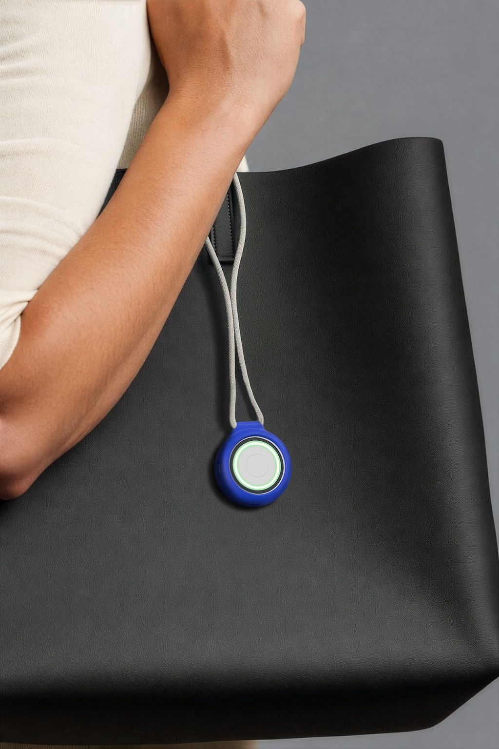 Connection device on a bag